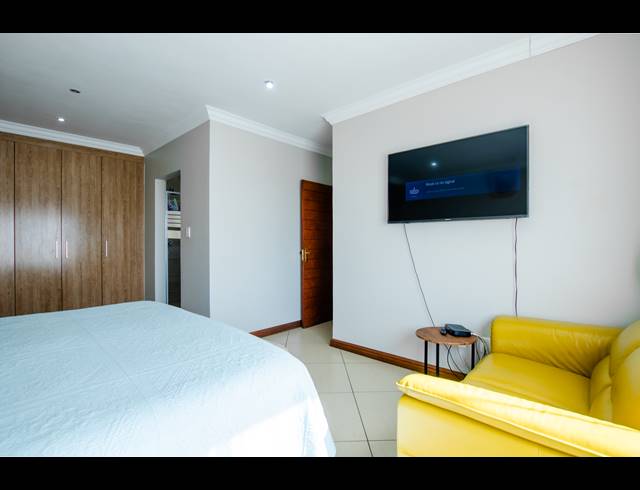 3 BEDROOM TOWNHOUSE FOR SALE IN RUA VISTA